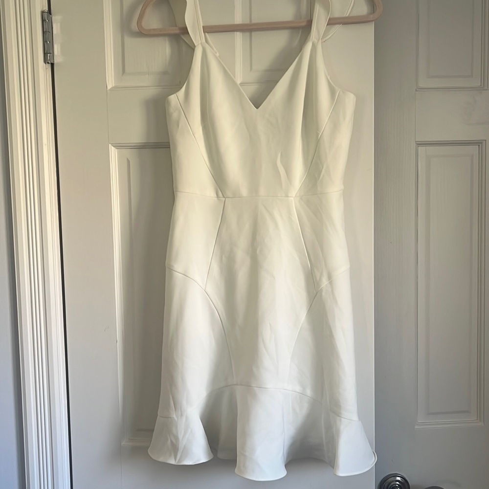 Adorable white dress with ruffle sleeves and bottom size 4
